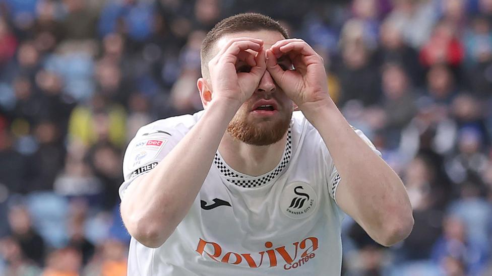 Zan Vipotnik celebrates a goal 