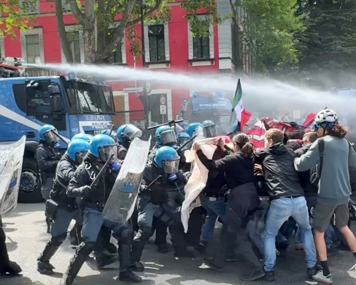 Clashes between police and Askatasuna protesters near the former social center.