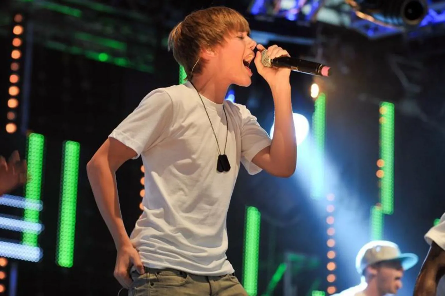 Andy Sheppard/ Justin Bieber at the Faenol Festival singing