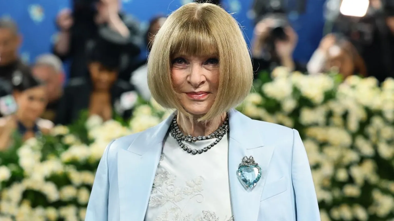  Anna Wintour, Met Gala Chair, attends the 2025 Met Gala Celebrating 