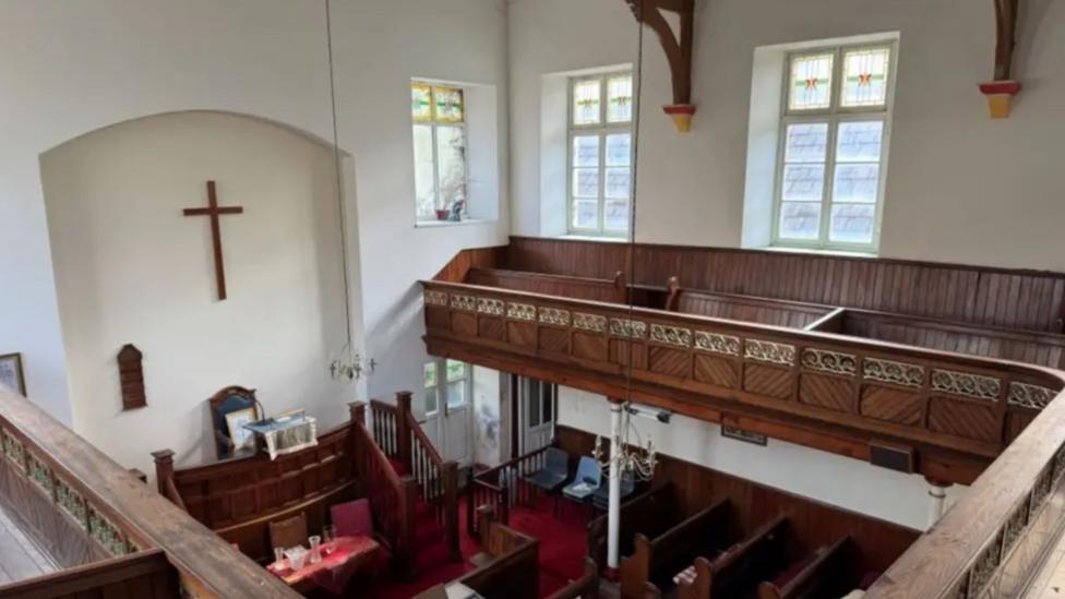 Tu mewn i Gapel Bethel
