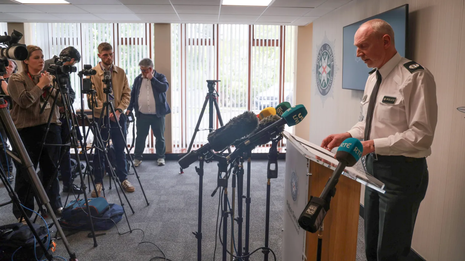 Pacemaker A senior PSNI officer addresses reporters and camera crews during a press conference.
