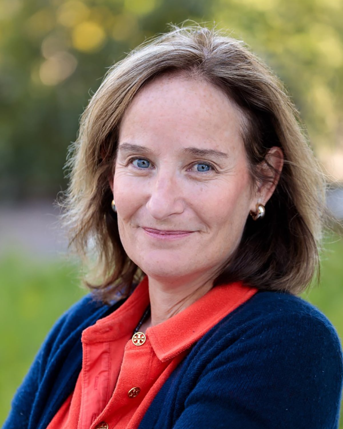 Portrait of Rachel Bronson.