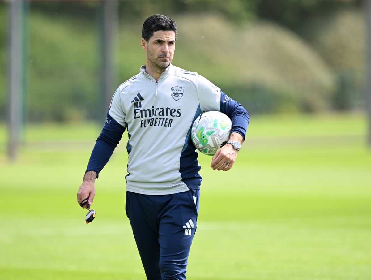 Mikel Arteta in a training session for Arsenal