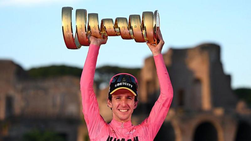Simon Yates winning 2025 Giro d'italia
