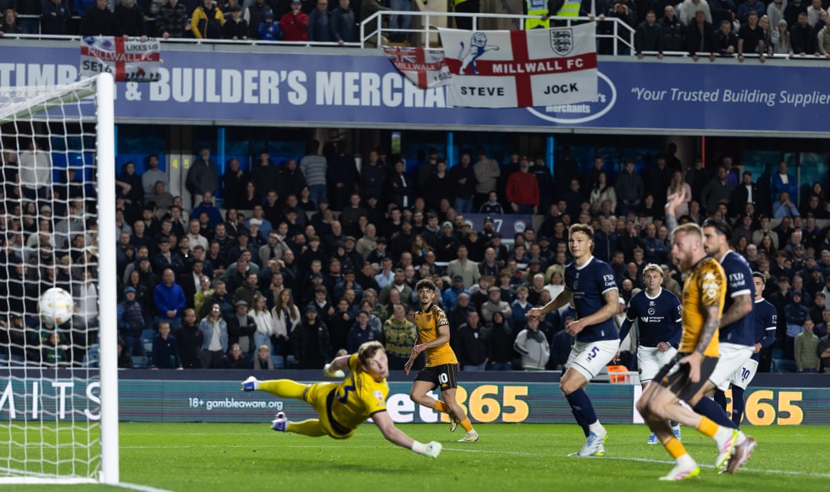 Mohamed Belloumi of Hull City scores his side’s first goal.