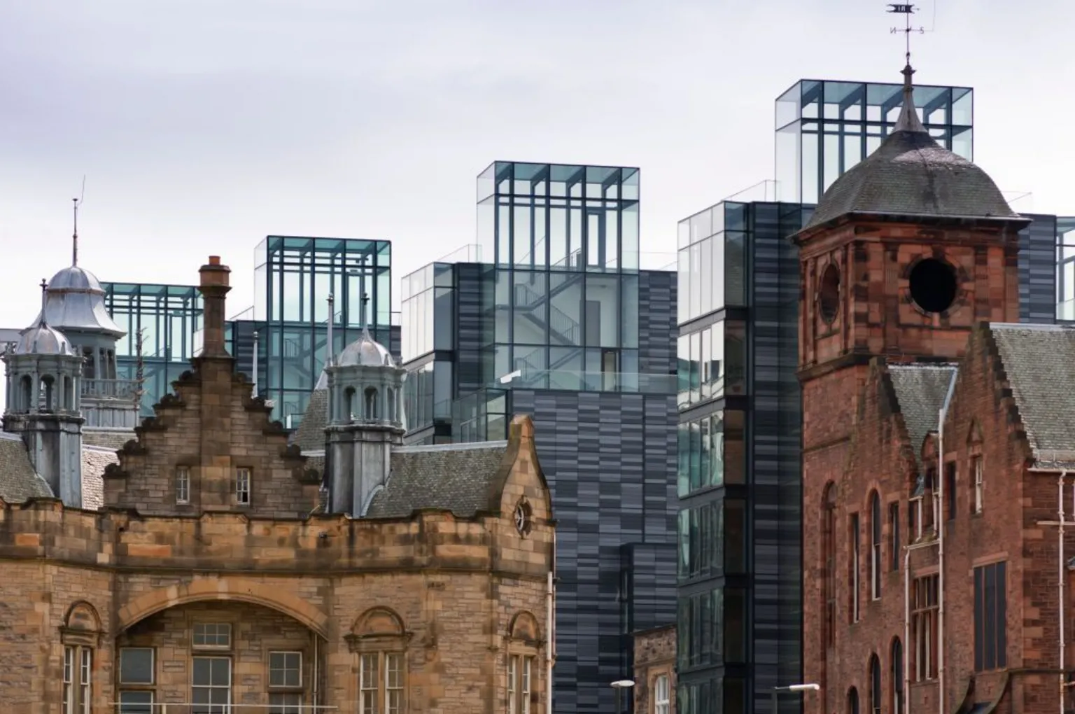  A skyline view of older sandstone buildings and newer glass and cladding buildings in the centre of Edinburgh. 