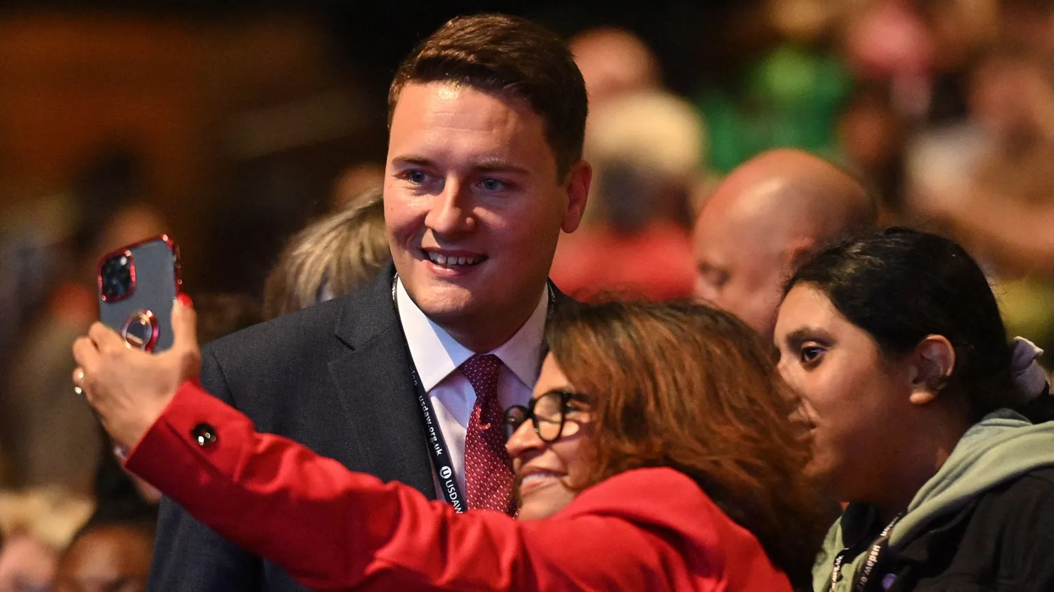 Wes Streeting poses for a selfie with a supporter at Labour Party conference in 2021