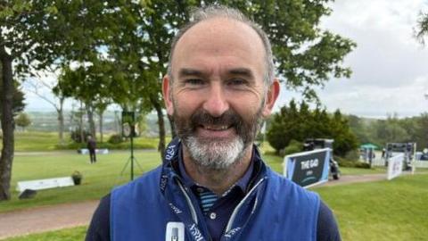 Kevin Barker o'r R&A