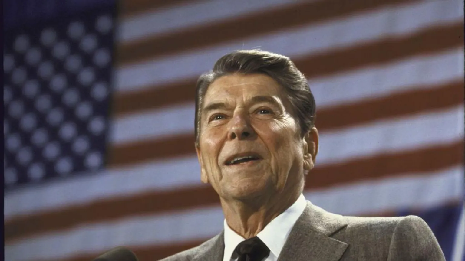 Dirck Halstead/ US President Ronald W. Reagan speaking at a fundraiser for Senate Candidate Linda Chavez's campaign. (Photo by Dirck Halstead/)