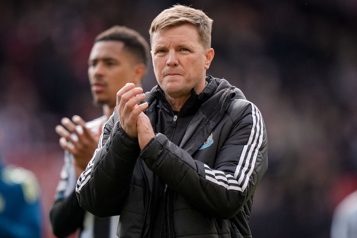 Eddie Howe applauds the fans after the match between Newcastle and Nottingham Forest
