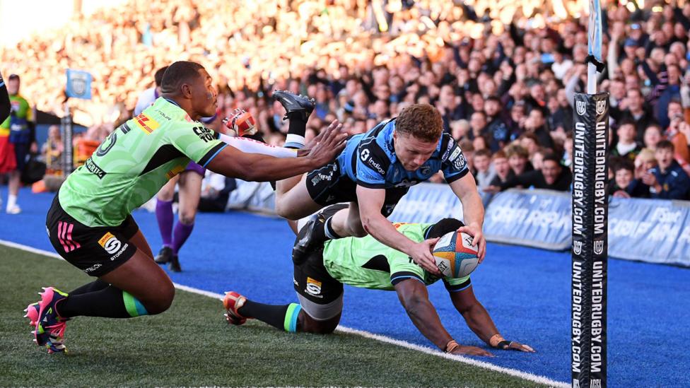 Cardiff wing Tom Bowen dives into score in the corner