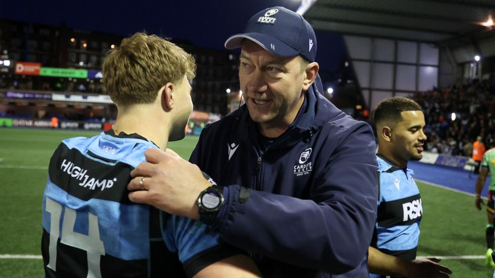 Corniel van Zyl embraces with Cardiff wing Jacob Beetham