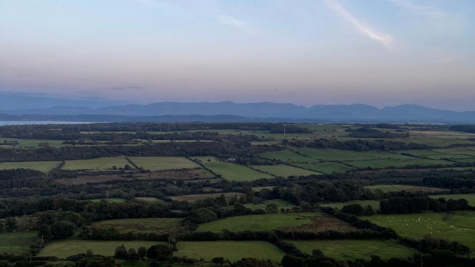 Golygfa o Fynydd Bodafon