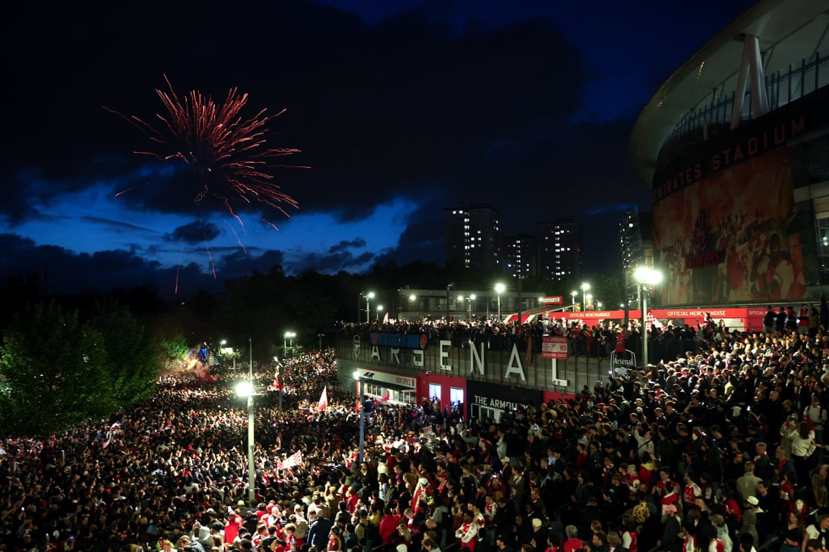 A general view as fans of Arsenal celebrate outside the Emirates as Arsenal are confirmed as Premier League champions.