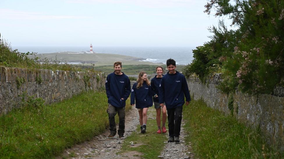 Emyr, Lois, Mari ac Aron
