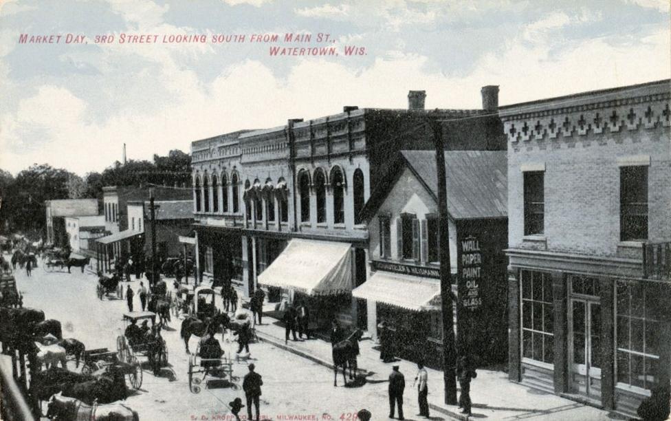 Watertown, Wisconsin, ble cafodd Joseph E. Davies ei eni