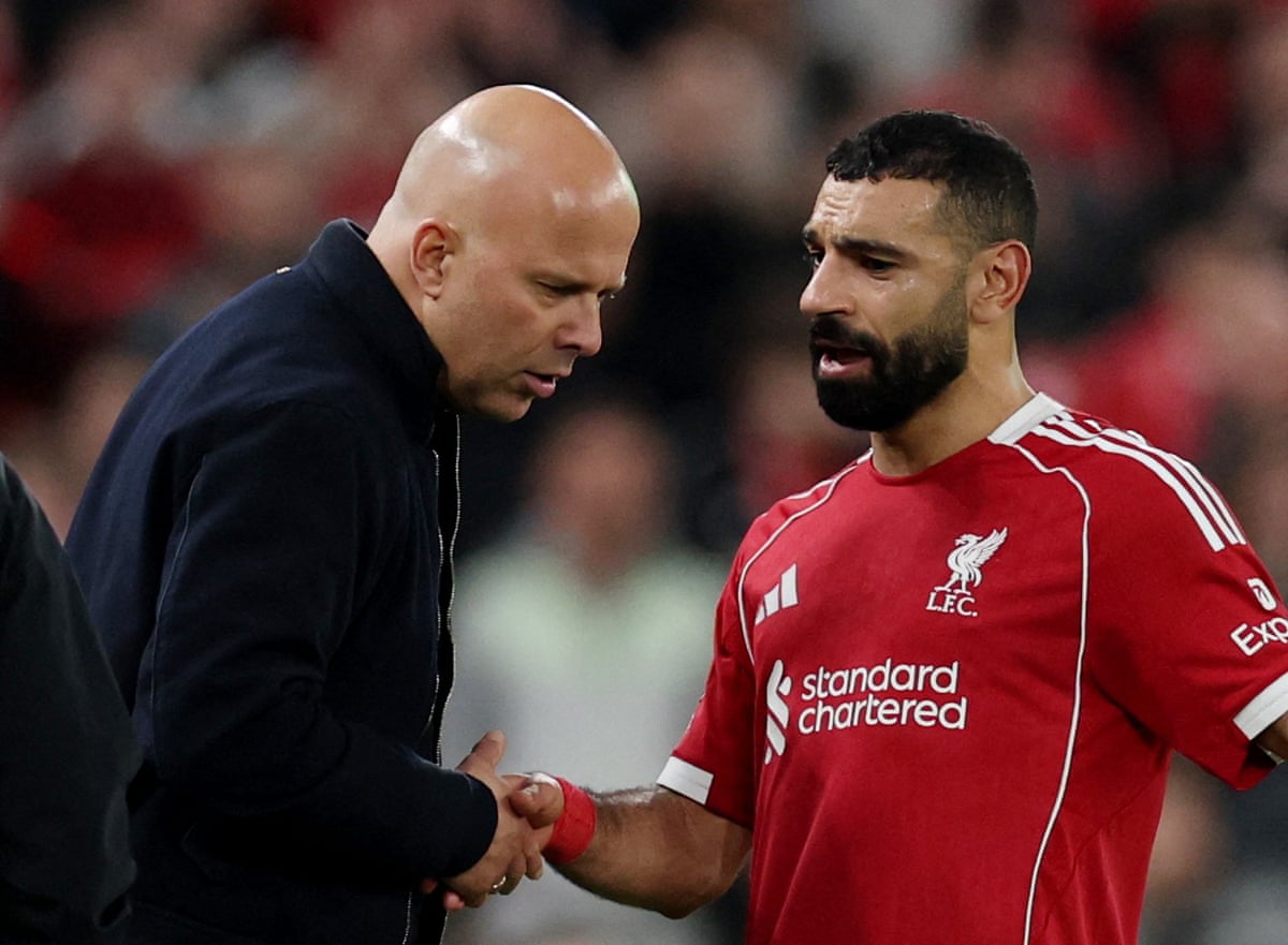 Mohamed Salah shakes hands with Arne Slot