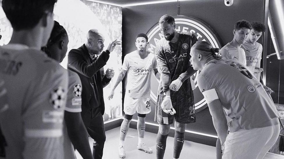 Image of Pep Guardiola, Manager of Manchester City speaking to his players, Erling Haaland and Gianluigi Donnarumma at half time during the UEFA Champions League 2025/26 League Phase MD4 match between Manchester City and Borussia Dortmund at City of Manchester Stadium on November 05, 2025