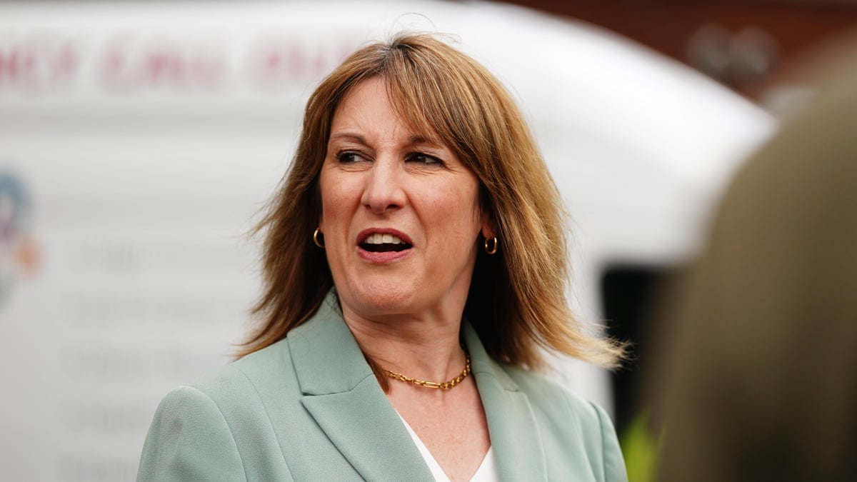 Rachel Reeves hits back at petrol station heckler – video