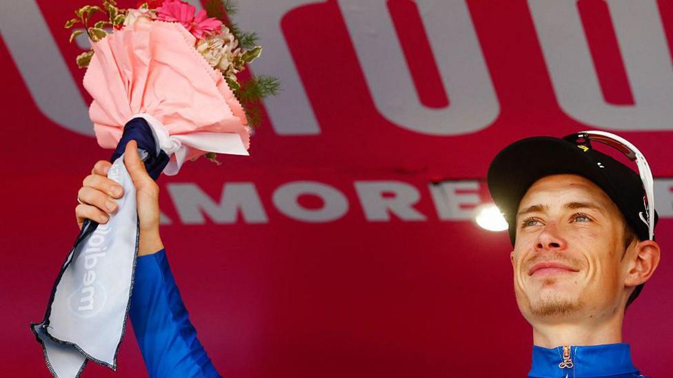 Jonas Vingegaard in the podium after stage 13 of the Giro d'Italia