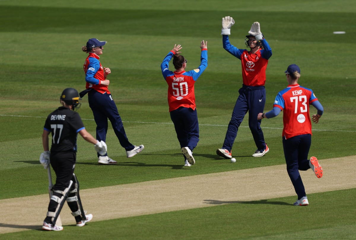 Linsey Smith (centre) celebrates with her England teammates after dismissing Melie Kerr of New Zealand