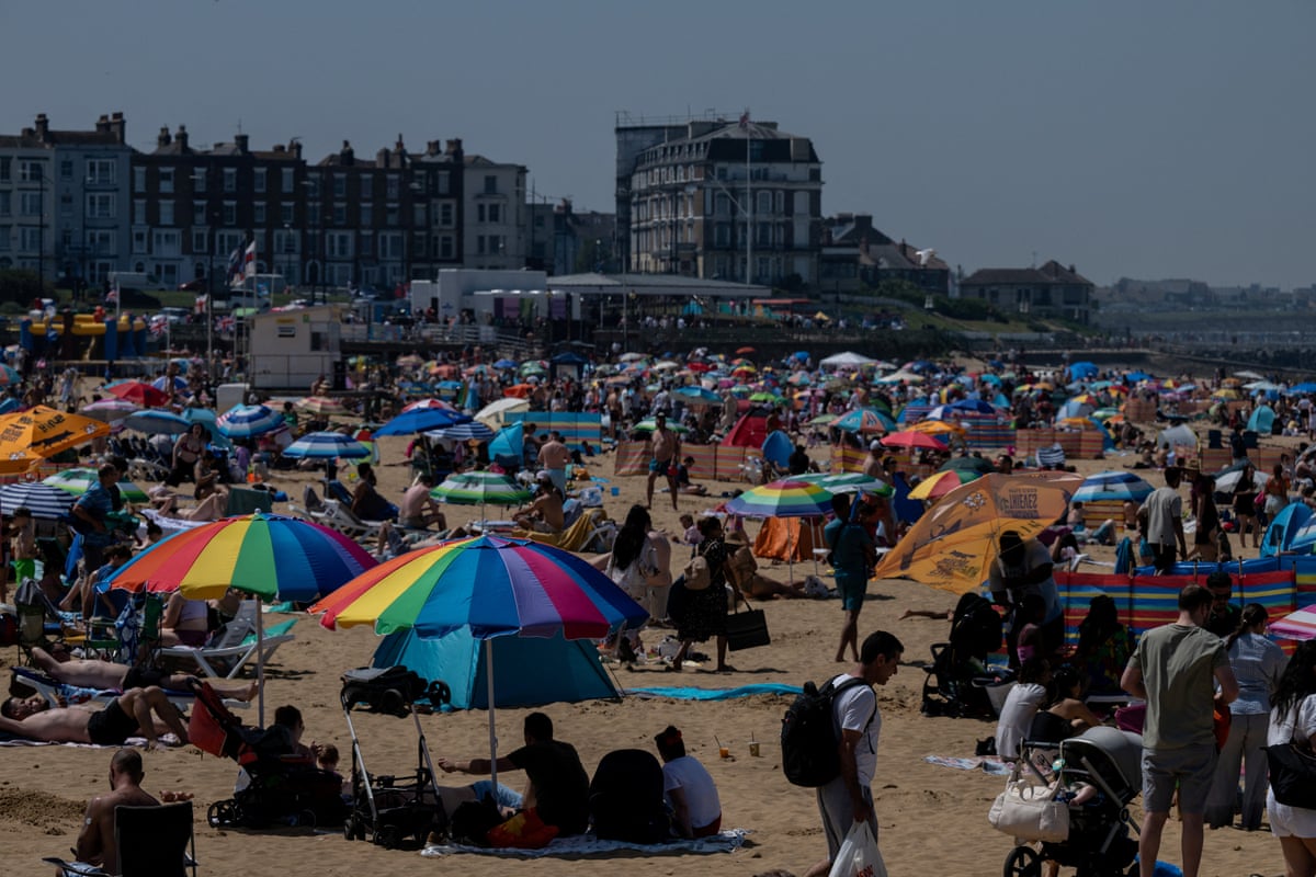 Margate beach packed with beach-goers 