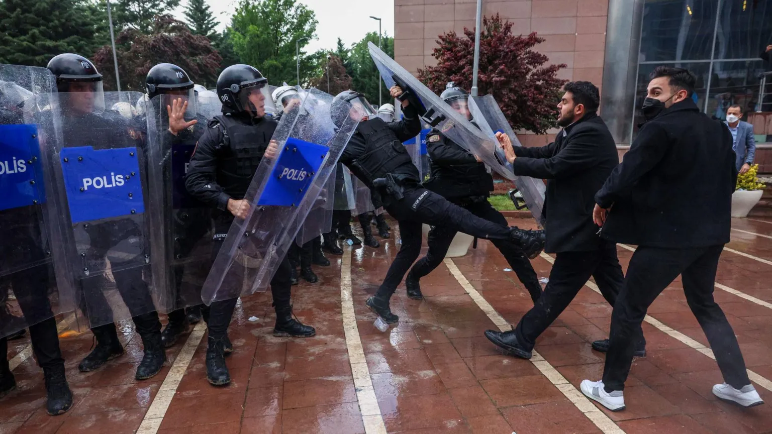  Riot police clash with supporters of ousted party leader Ozgur Ozel at the main entrance of the party’s headquarters