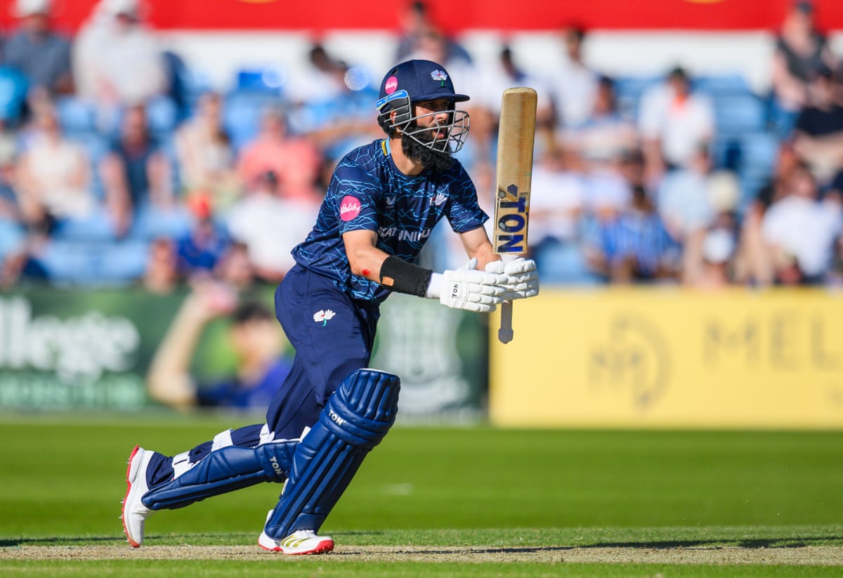 Moeen Ali’s sixes helped Yorkshire beat Derbyshire.
