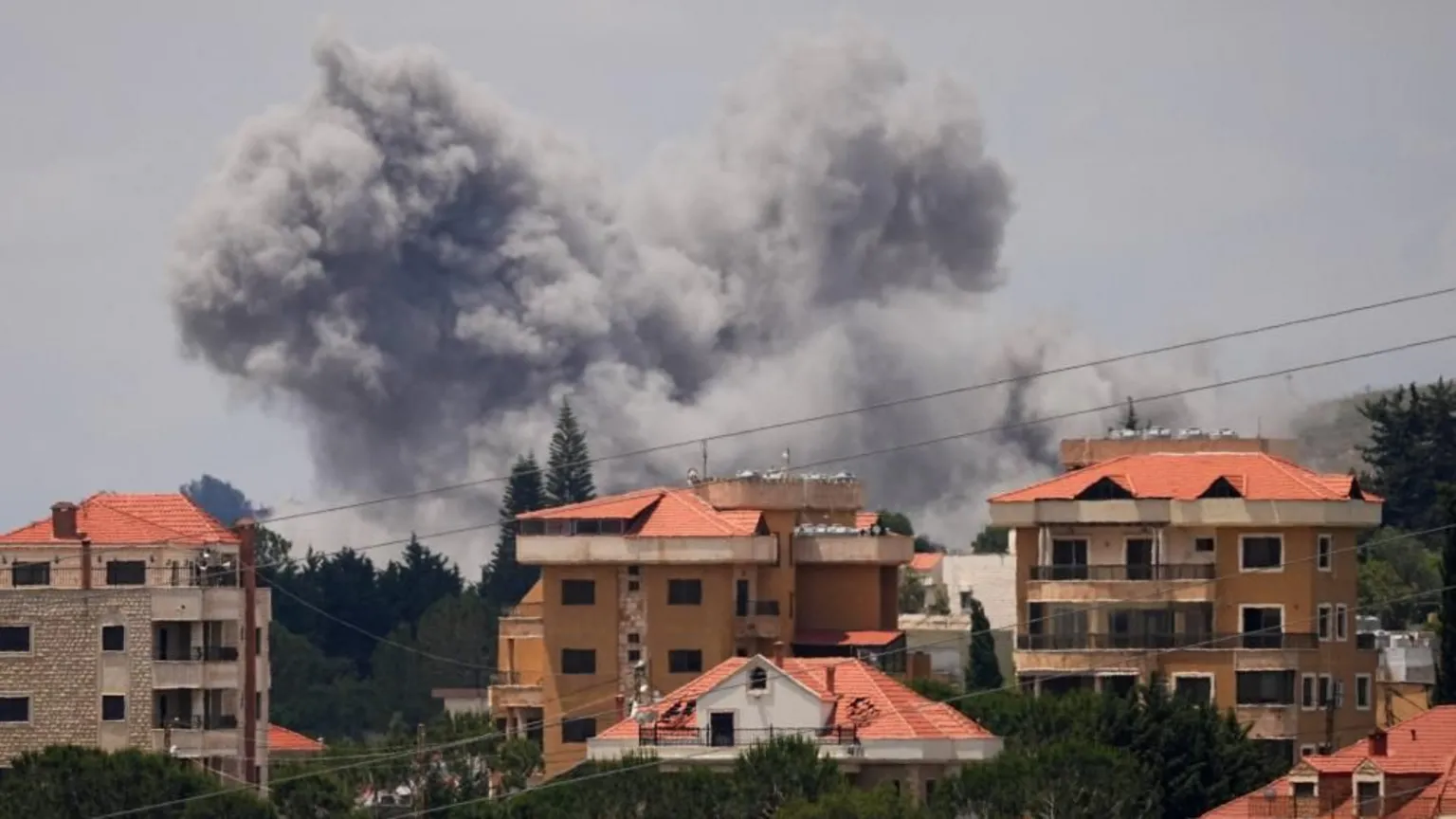  Large plumes of smoke rise above buildings in Nabatieh, southern Lebanon, after Israeli air strikes on 25 May 2026
