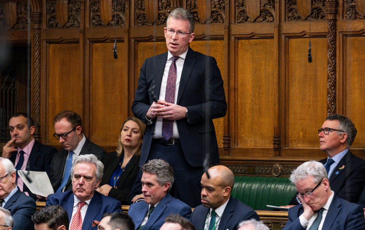 Jeremy Wright stands speaking in the Commons