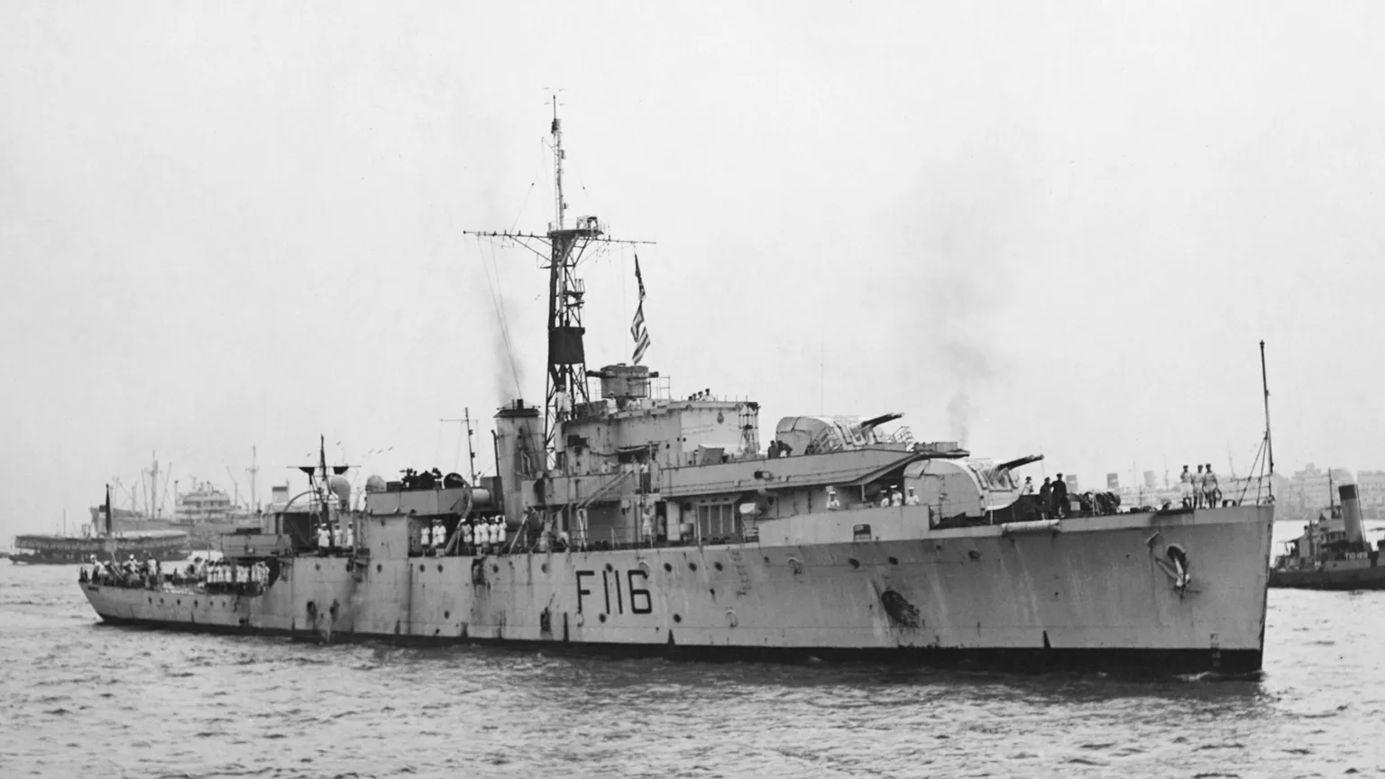 Hulton-Deutsch Collection/CORBIS/Corbis via A black and white image of a Royal Navy warship in the sea.