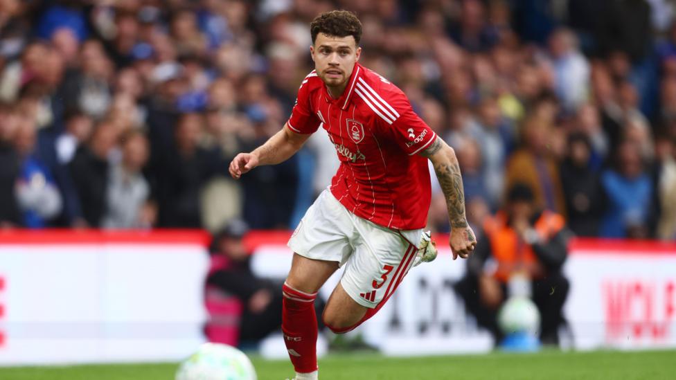 Williams chases the ball for Nottingham Forest
