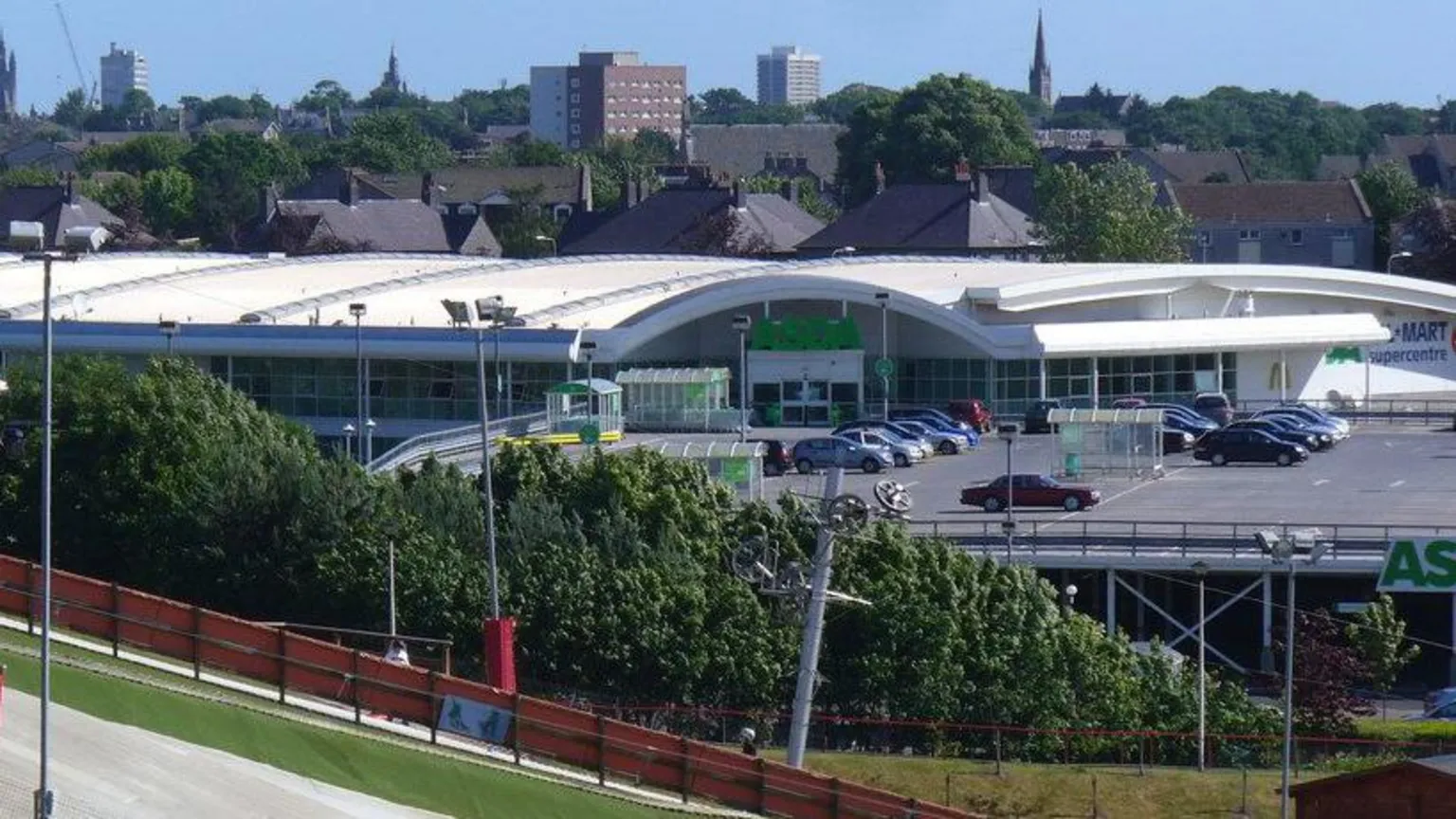 Colin Smith/Geograph Asda car park, viewed from the dry ski slope next door. Houses and other buildings can be seen in the background.