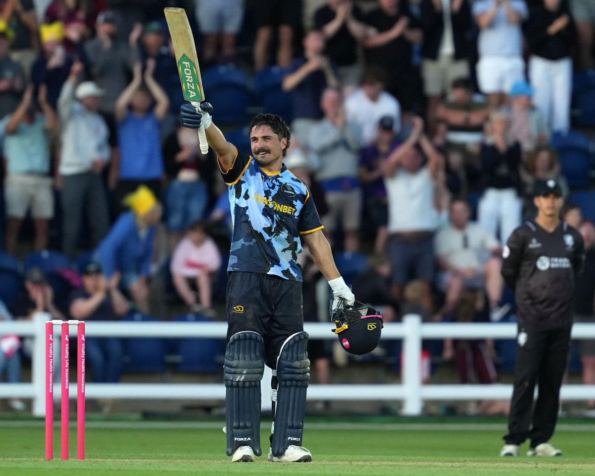 Kiran Carlson hit a century for Glamorgan as they beat Somerset in Cardiff
