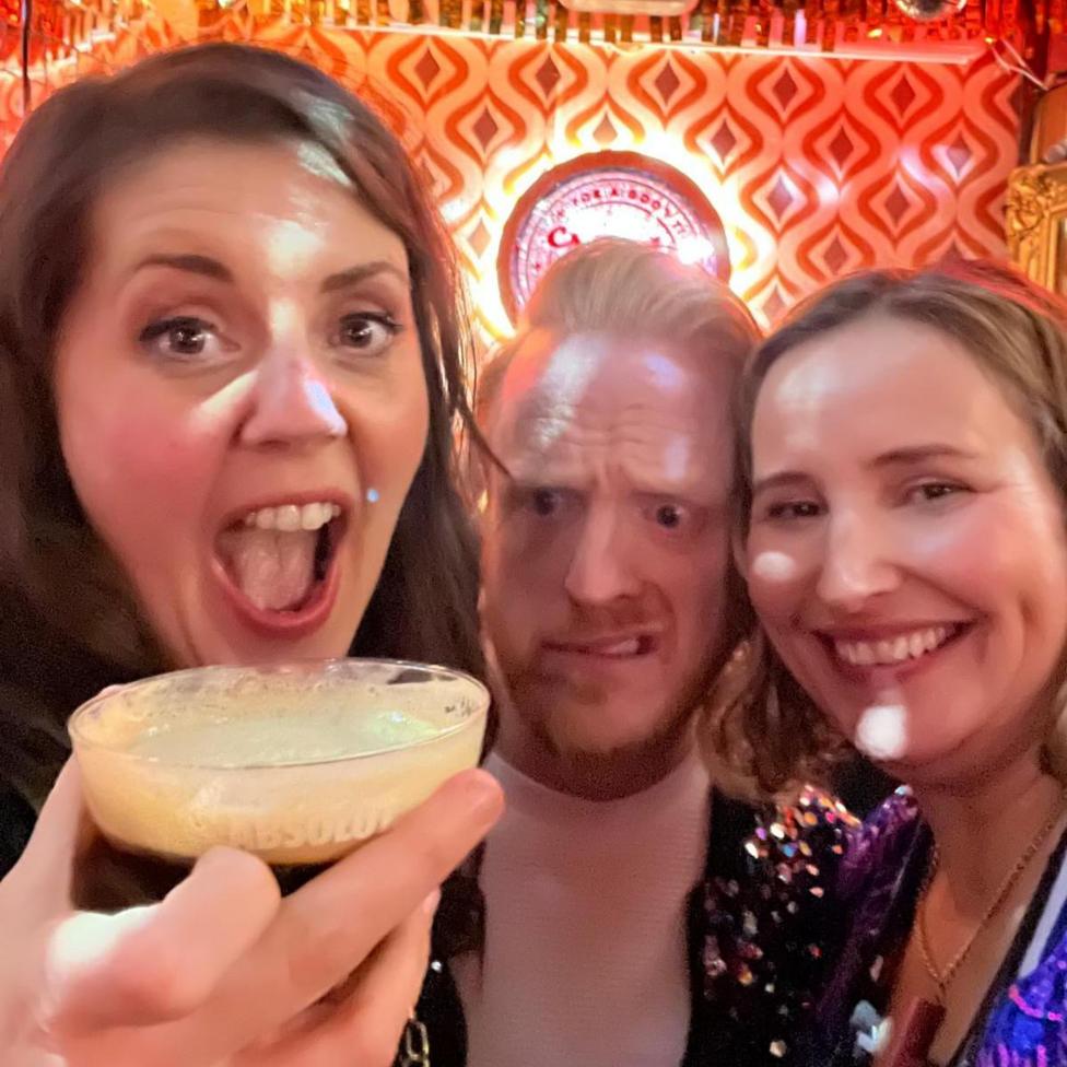 Carys ac Owain gyda Espresso Martini