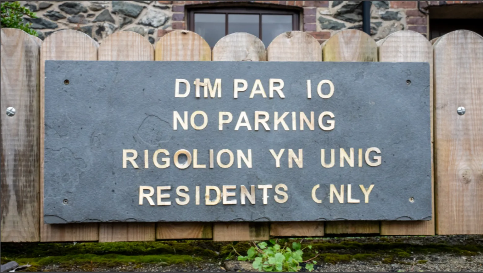 Sign in Eryri saying residents only parking