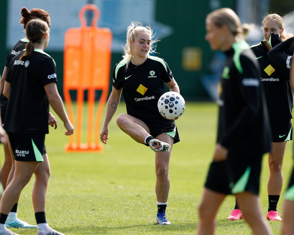 Ellie Carpenter warms up during a Matildas training session in Sydney