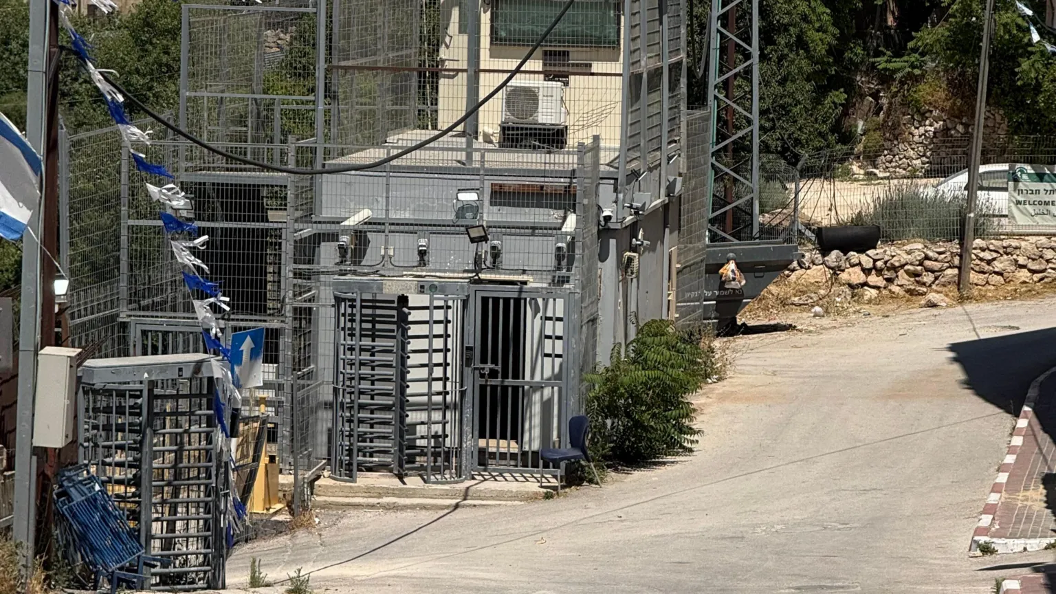 Photo shows an IDF checkpoint in the Tel Rumeida area in the south of Hebron.