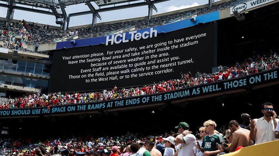 A scoreboard at MetLife Stadium displaying a warning about extreme weather