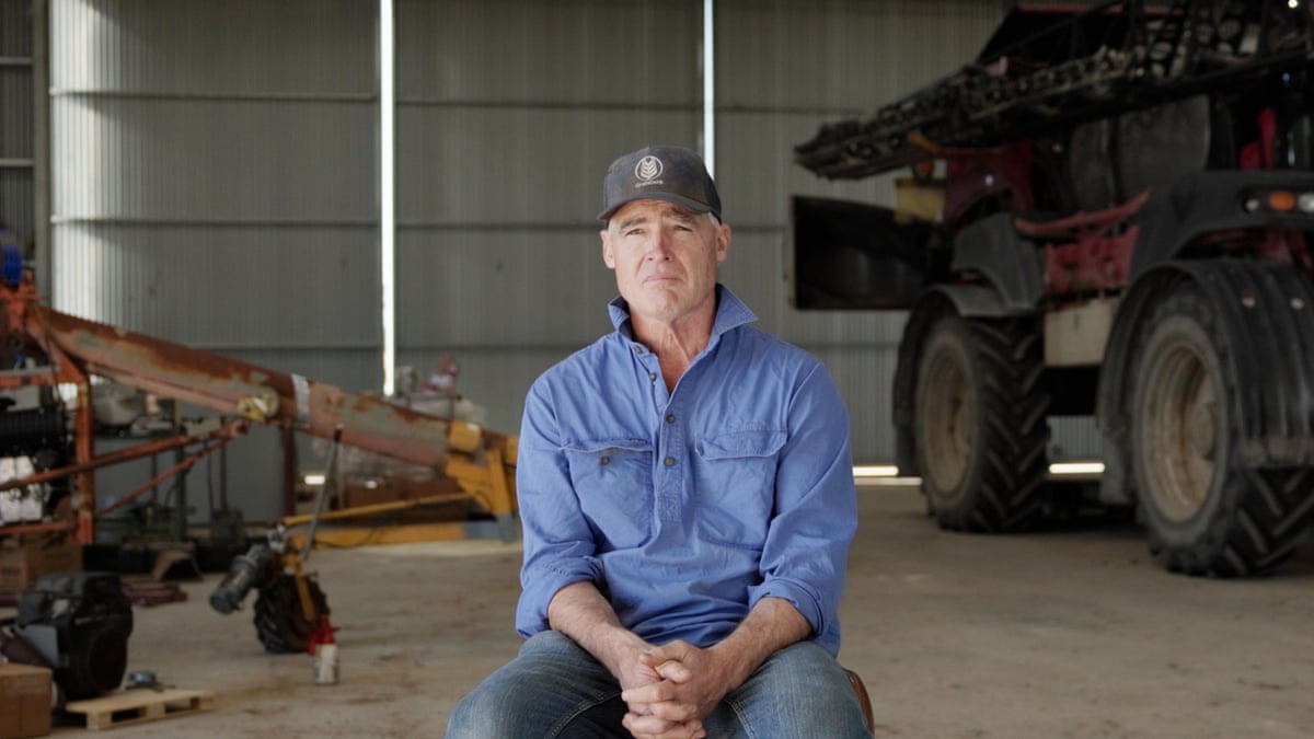 How the war in Iran could leave one Australian farmer $600,000 out of pocket – video