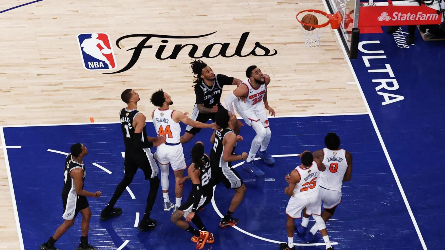 Knicks forward OG Anunoby (8) makes a game-winning tip shot against San Antonio Spurs guards Dylan Harper (2) and Devin Vassell (24) during game four of the 2026 NBA Finals