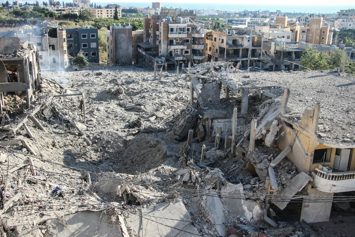 Destroyed buildings in a large area of a city.