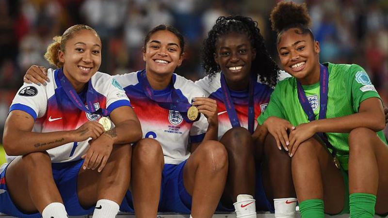 Lauren James, Jess Carter, Michelle Agyemang and Khiara Keating pose for a photo with their medals after England beat Spain to win Euro 2025