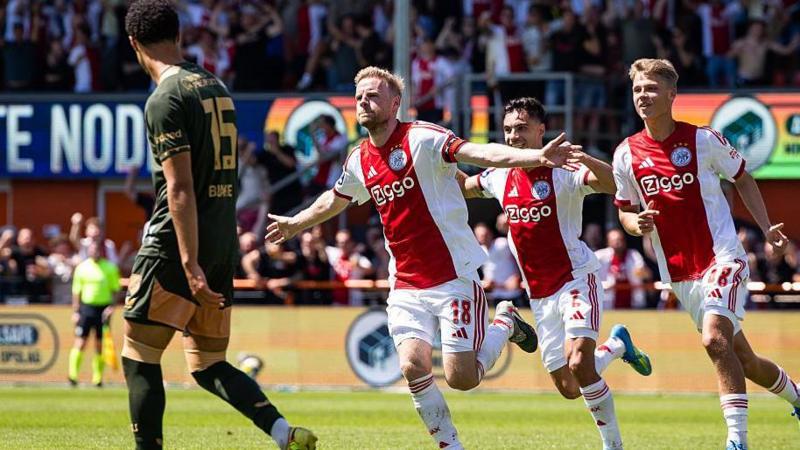 Ajax celebrate against Utrecht