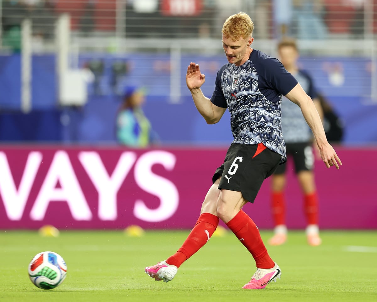 Nicolas Seiwald warms up for Austria