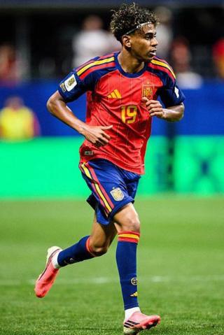 Lamine Yamal playing for Spain 