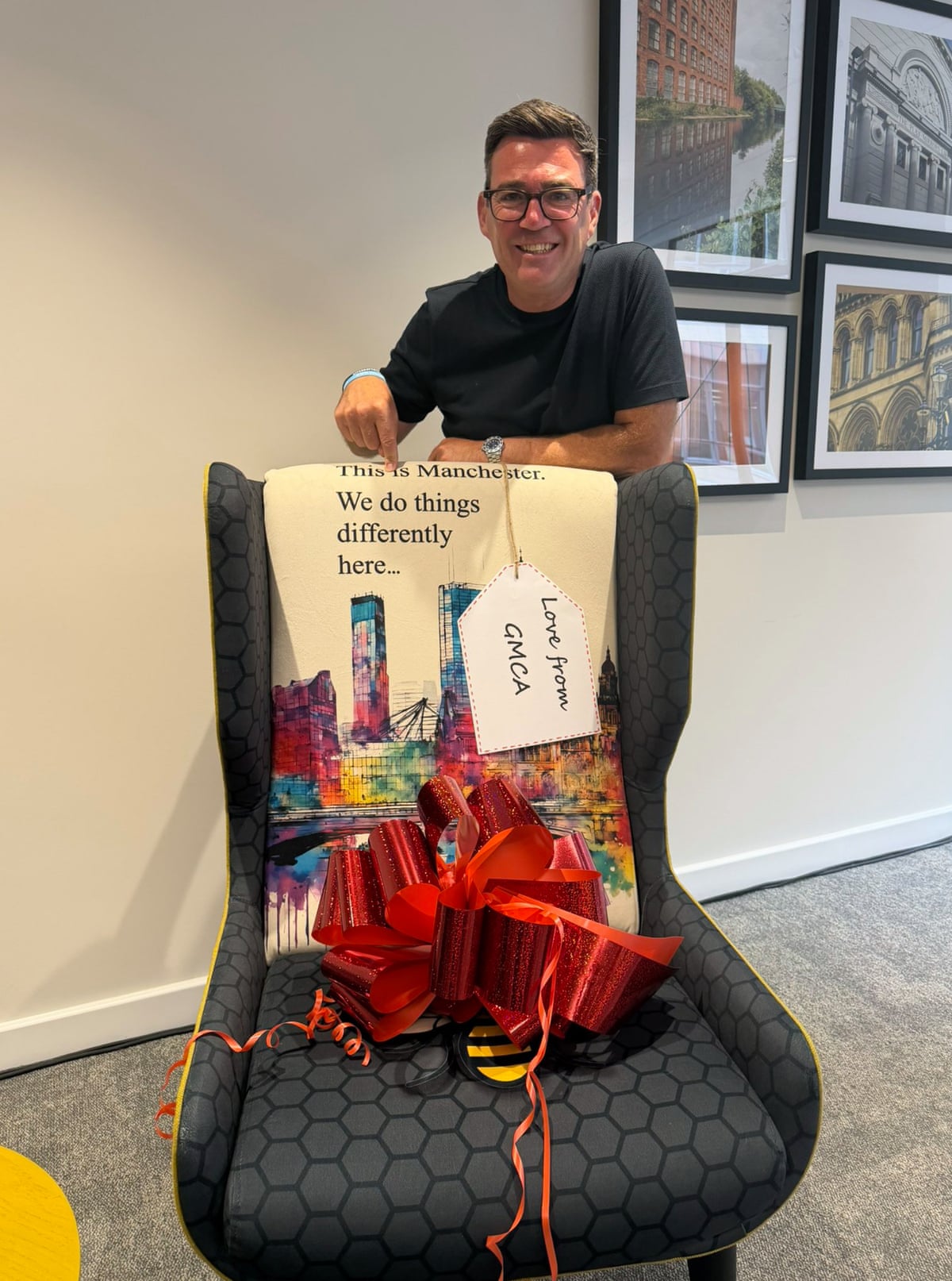 Burnham's mayoral leaving present