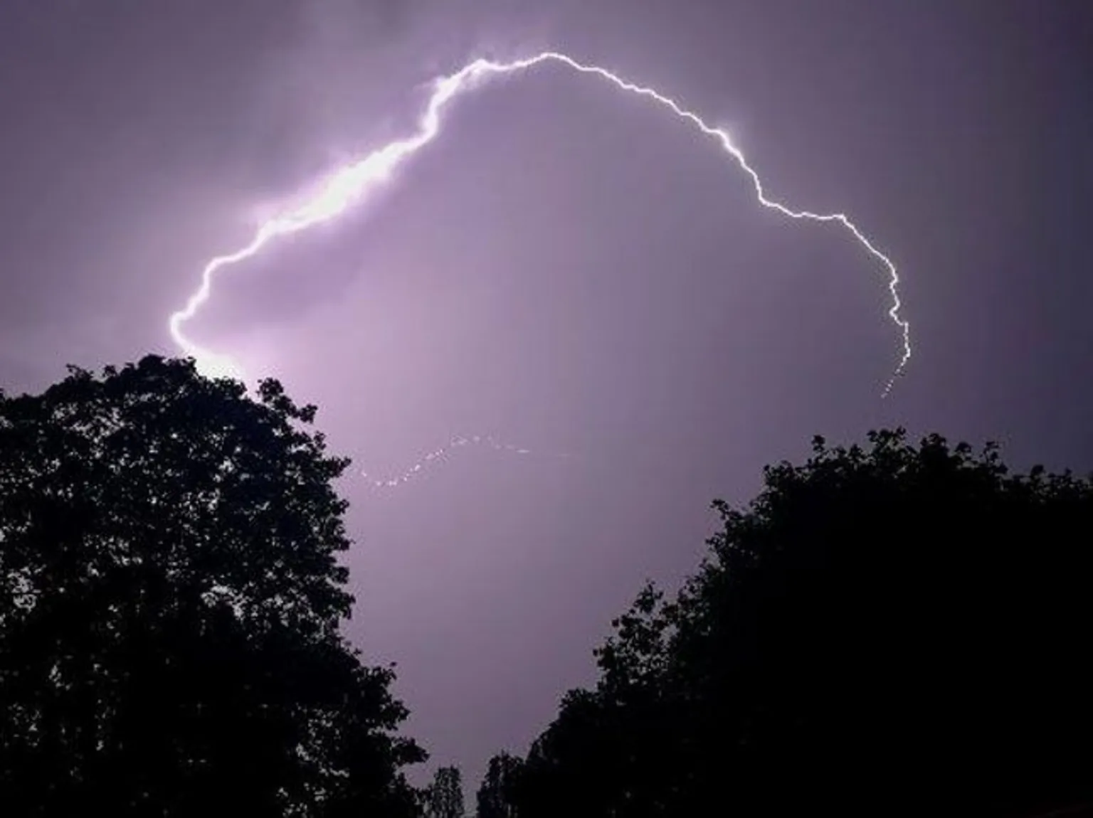 Peter Barrett / Weather Watchers Lightning lights up the night sky in Hornchurch, Greater London