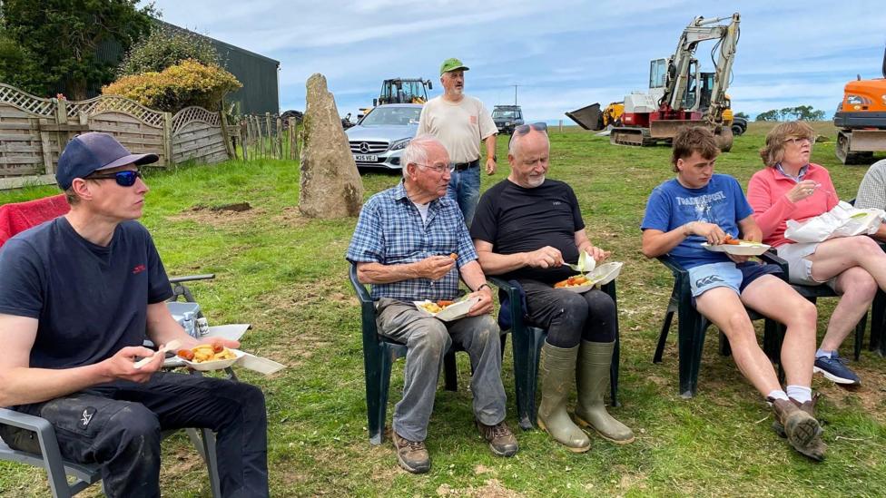 Sglodion a selsig yng Nghylch yr Orsedd derfyn dydd